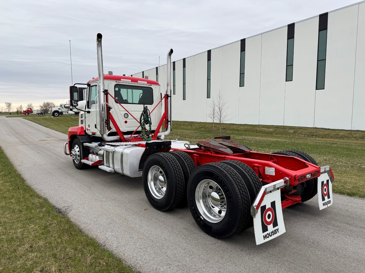 Used 2023 Mack Anthem Daycab - image 4